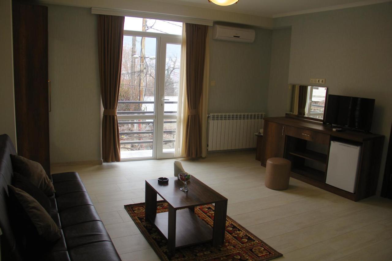 Moon Light Hotel Tbilisi ภายนอก รูปภาพ