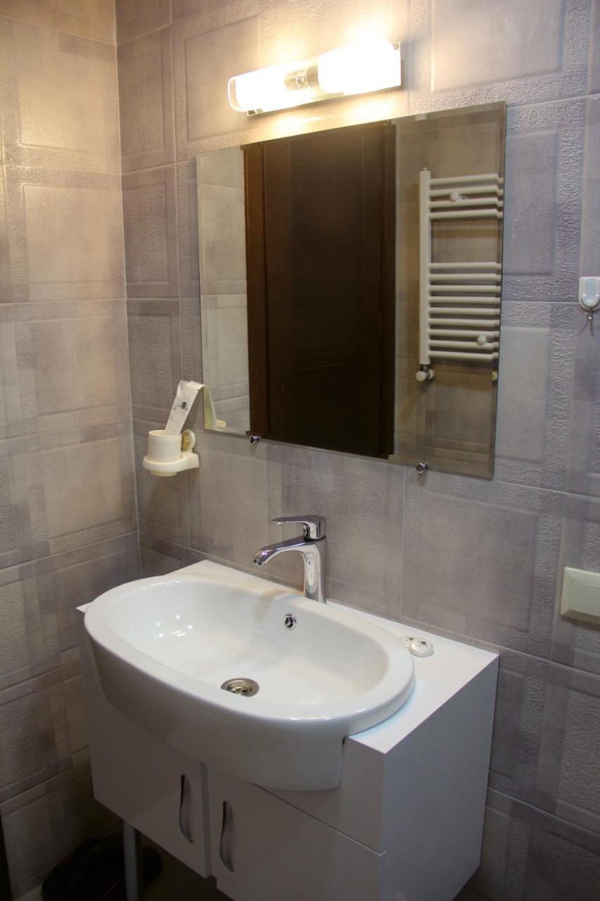 Moon Light Hotel Tbilisi ภายนอก รูปภาพ