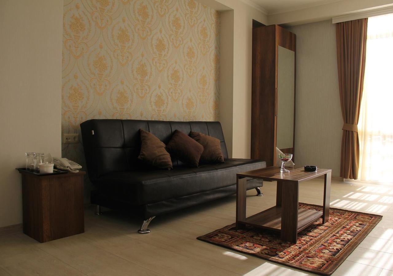 Moon Light Hotel Tbilisi ภายนอก รูปภาพ
